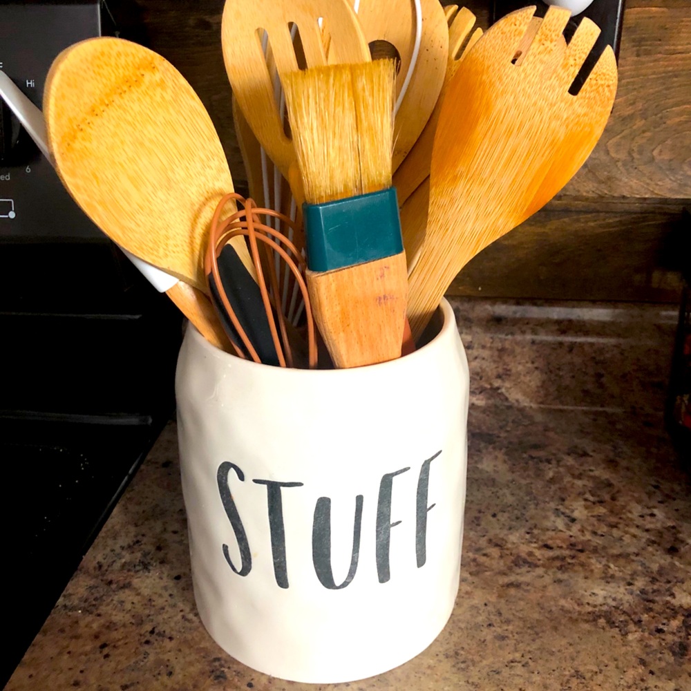 Kitchen utensils holder